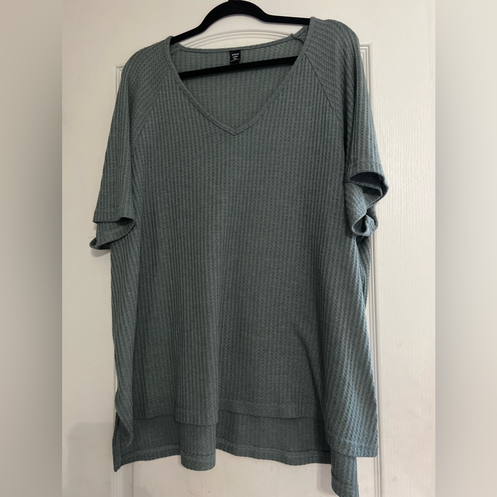 Sweater like  flowy top